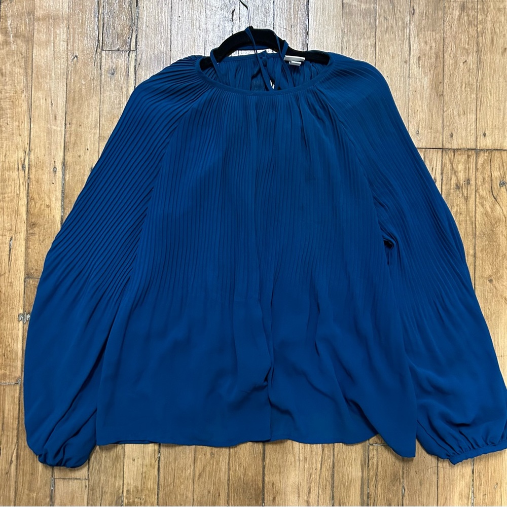 Women’s loose fitting blouse